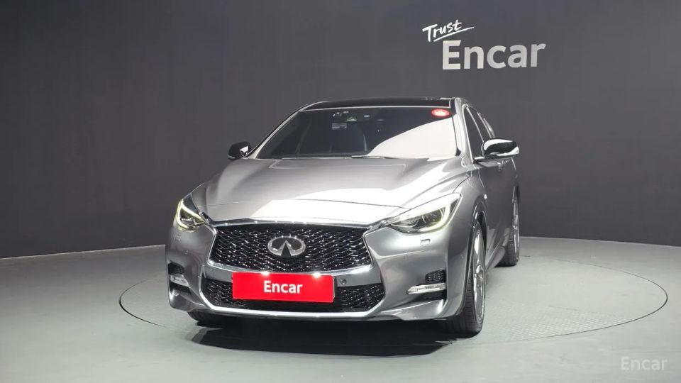 Infiniti Q30