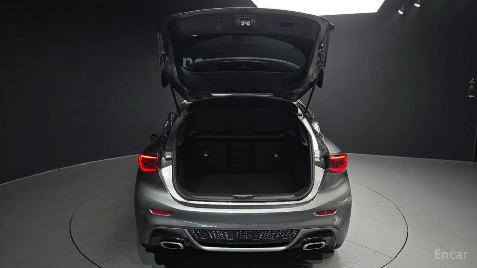 Infiniti Q30