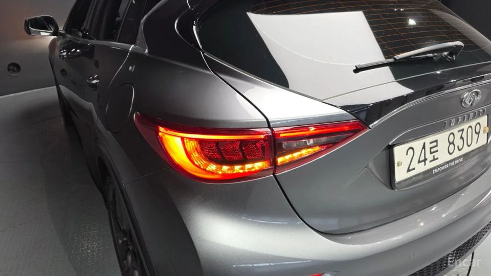 Infiniti Q30