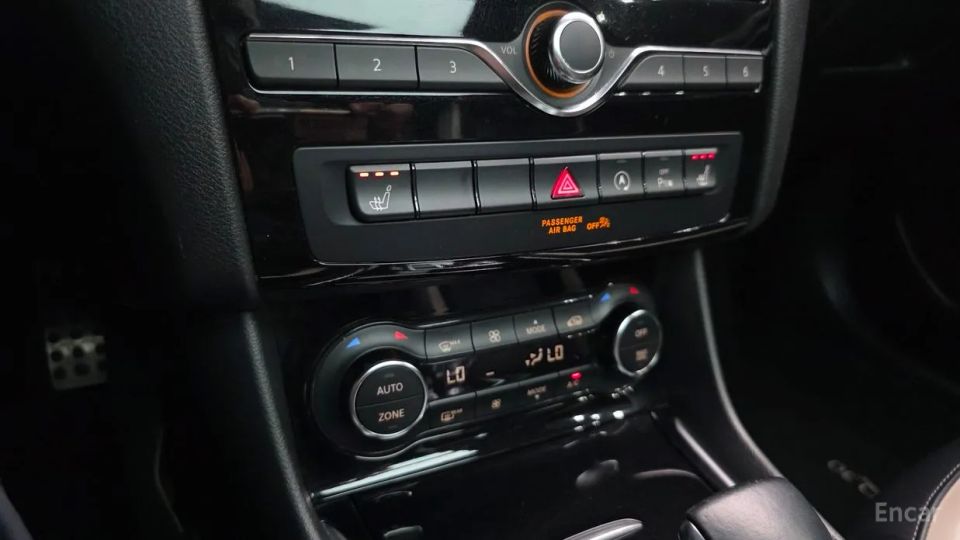Infiniti Q30