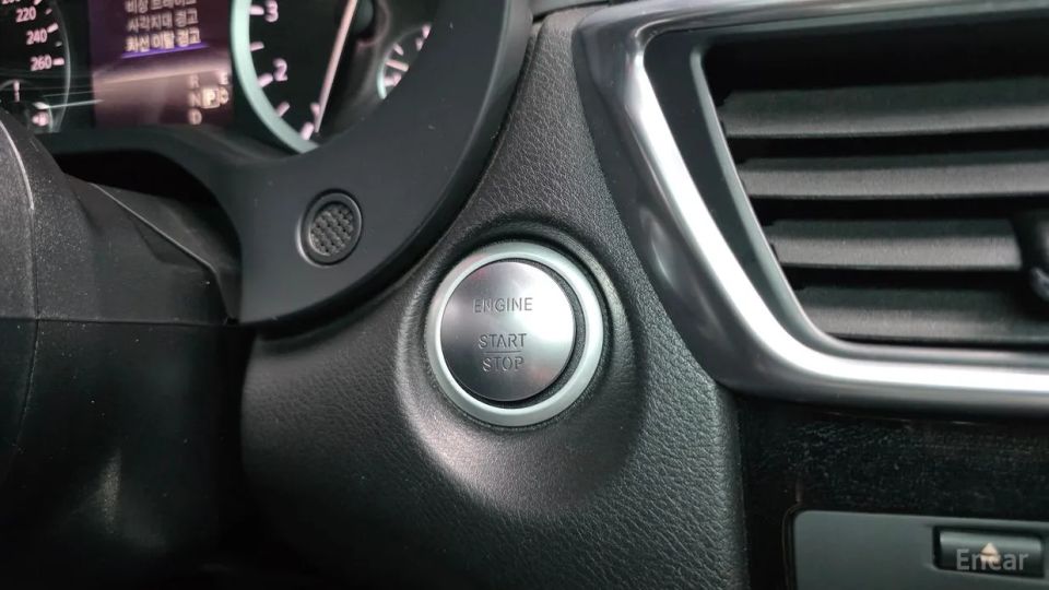 Infiniti Q30
