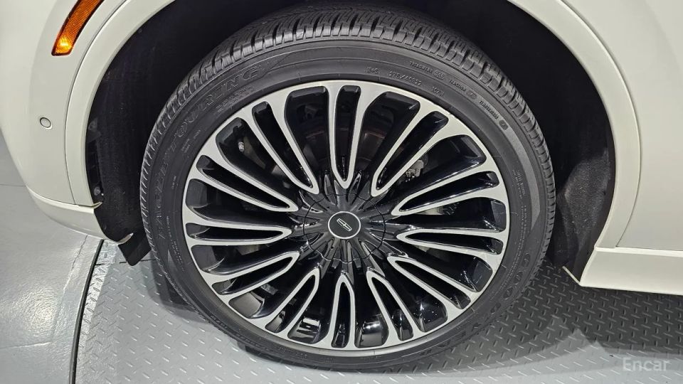 Lincoln Aviator