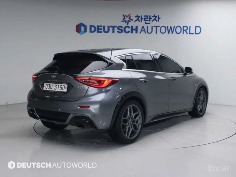 Infiniti Q30