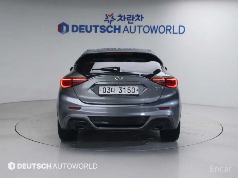 Infiniti Q30