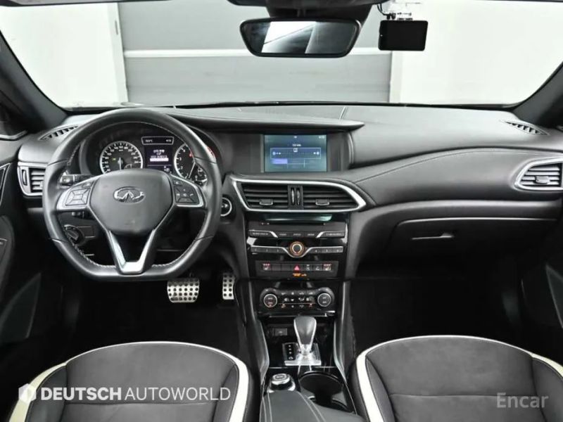 Infiniti Q30