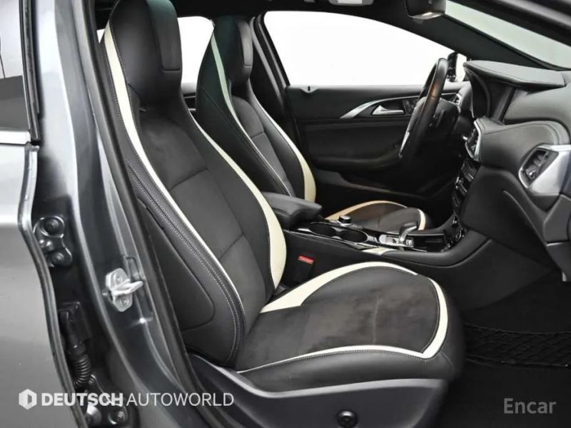 Infiniti Q30