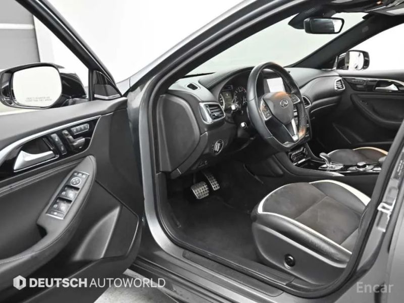 Infiniti Q30