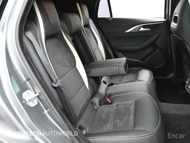 Infiniti Q30