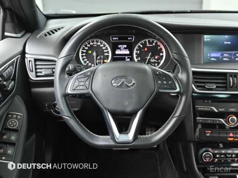 Infiniti Q30