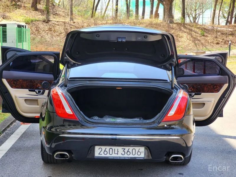 Jaguar XJ
