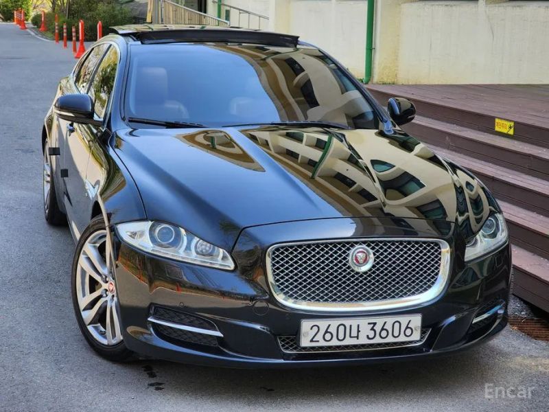 Jaguar XJ