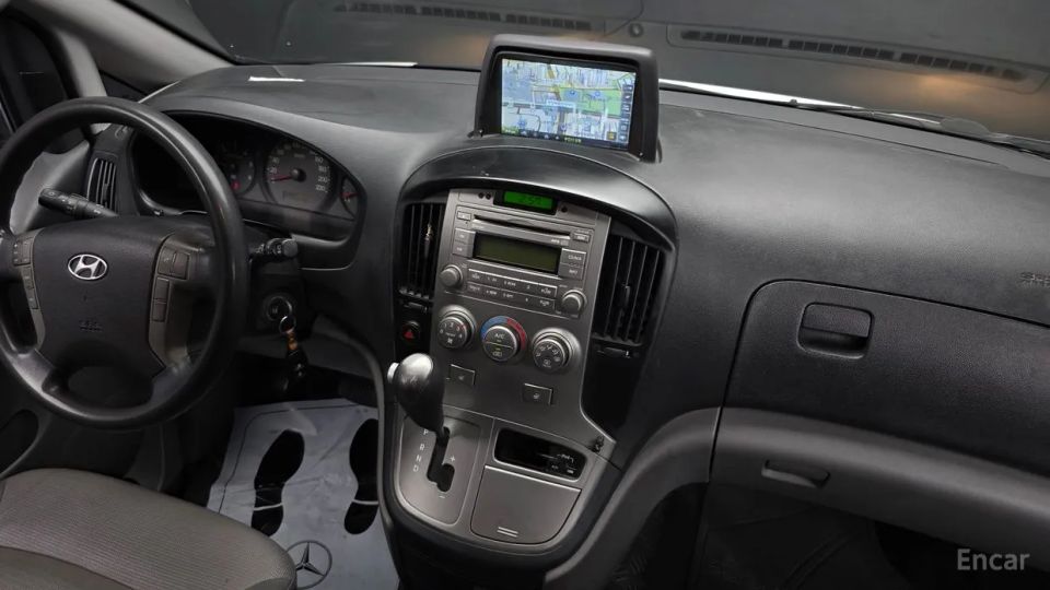 Hyundai Starex