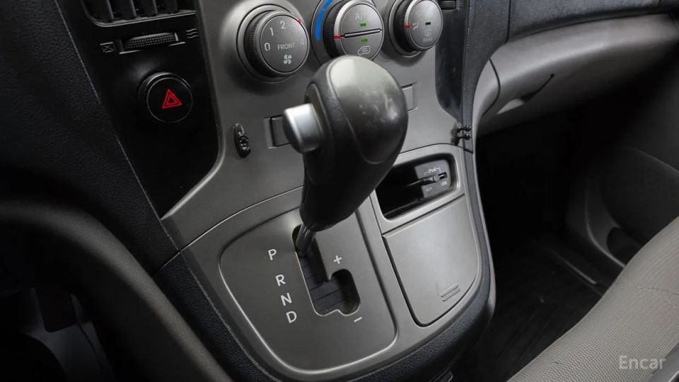 Hyundai Starex