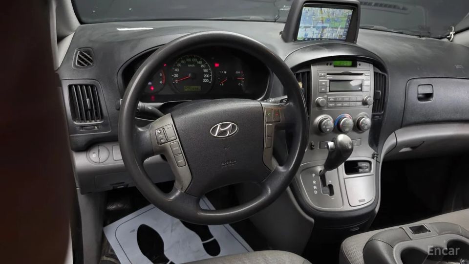 Hyundai Starex