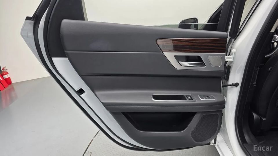 Jaguar xf