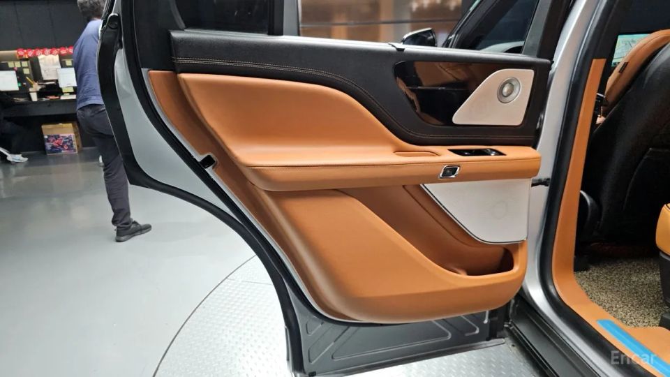 Lincoln Aviator