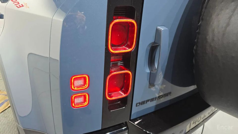 Land Rover Defender