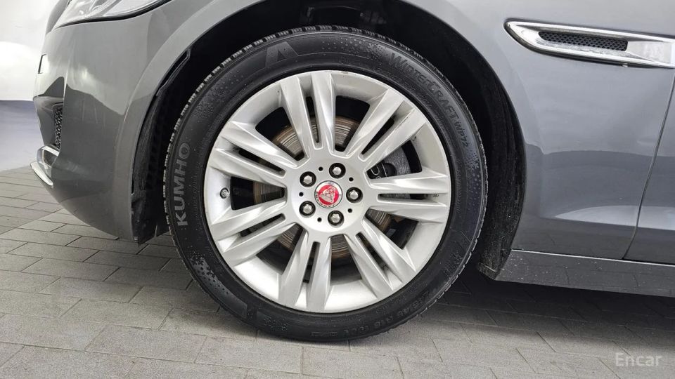 Jaguar xf