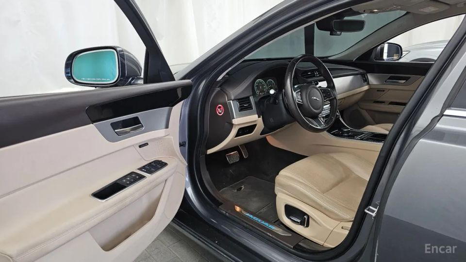 Jaguar xf