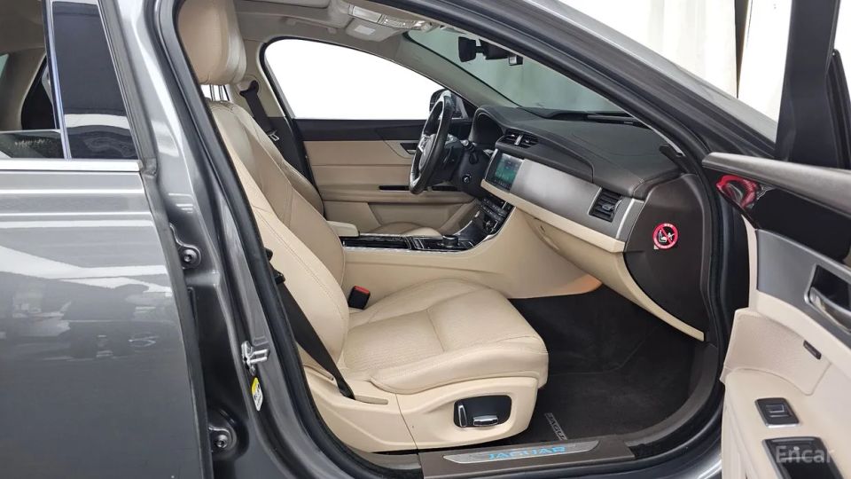 Jaguar xf