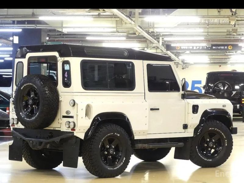 Land Rover Defender