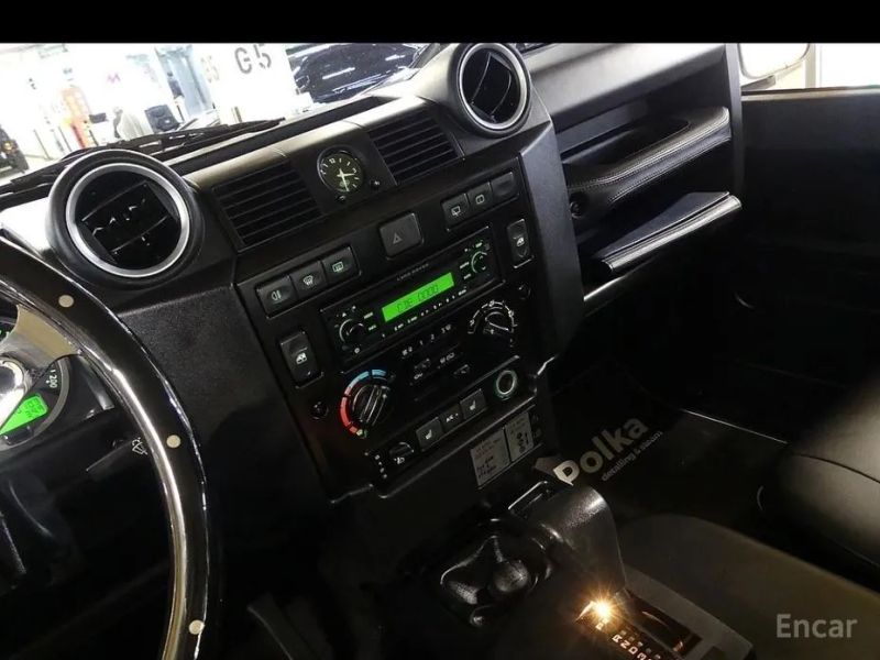 Land Rover Defender
