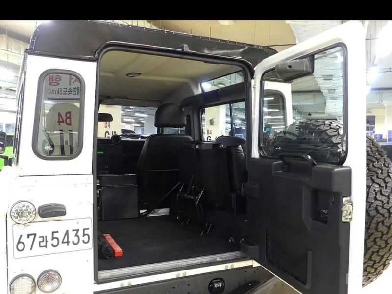 Land Rover Defender