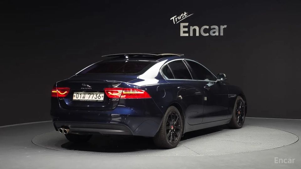 Jaguar XE