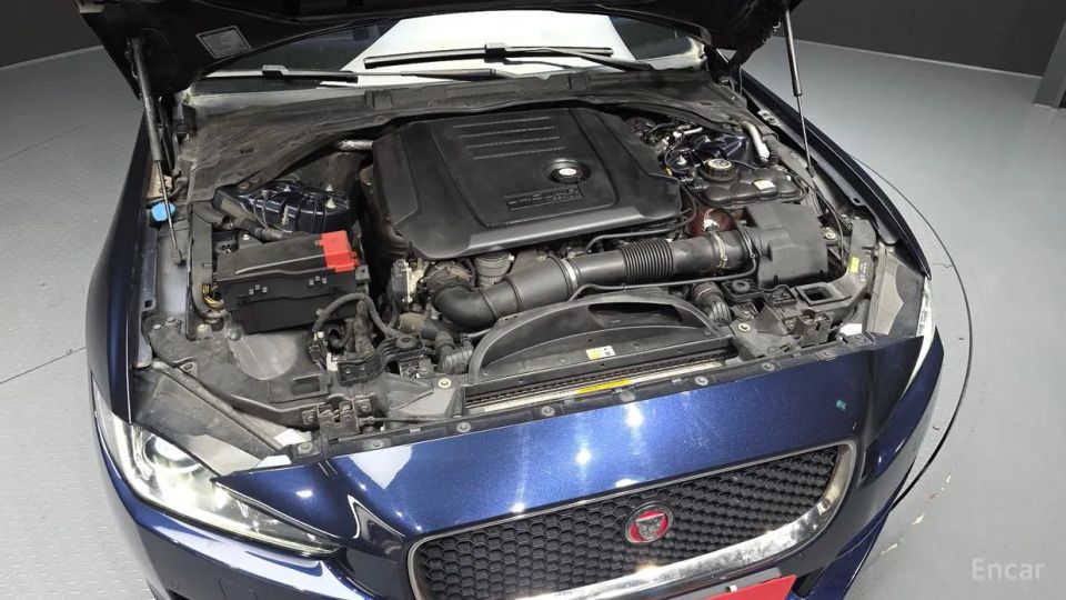 Jaguar XE