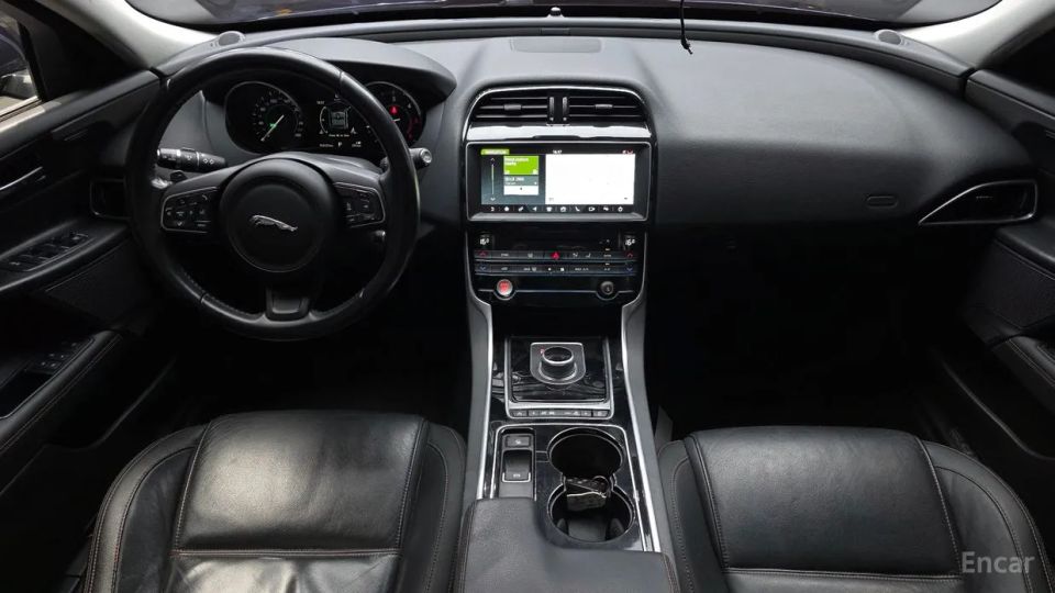 Jaguar XE