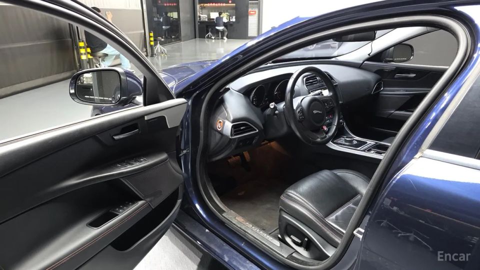 Jaguar XE