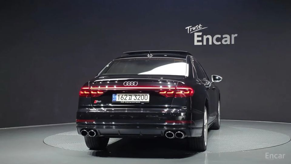 Audi S8