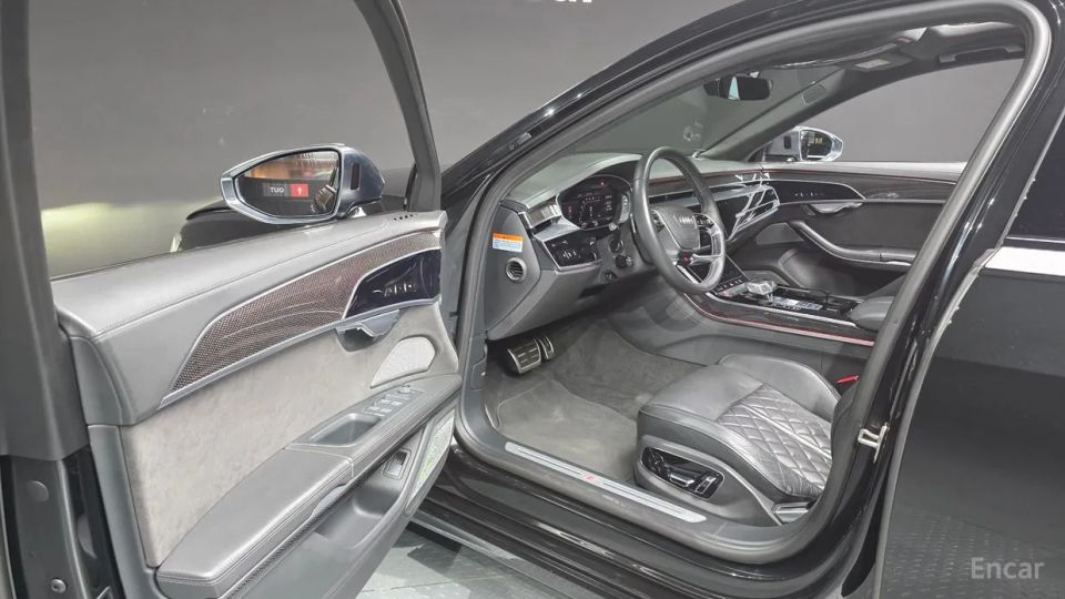 Audi S8
