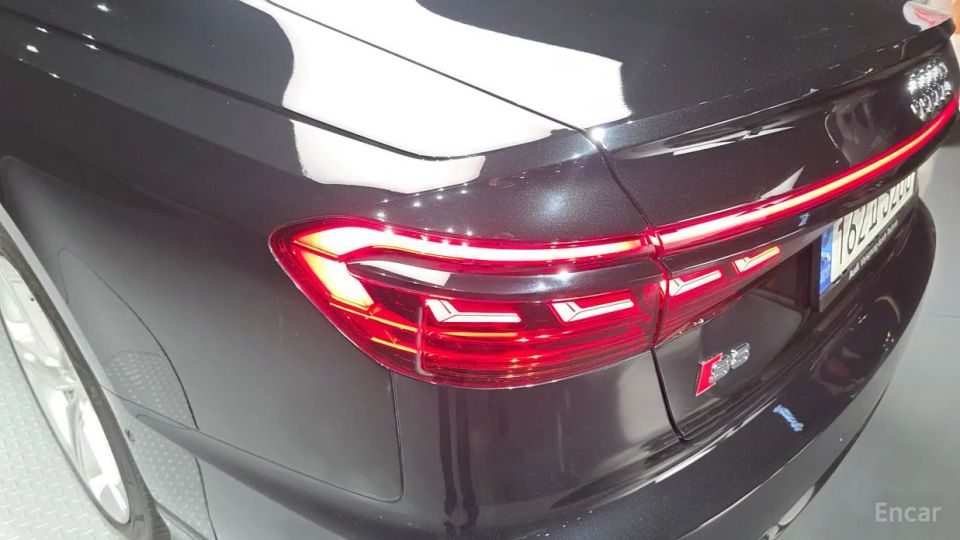 Audi S8