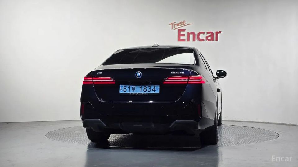 BMW i5