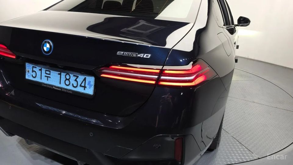 BMW i5