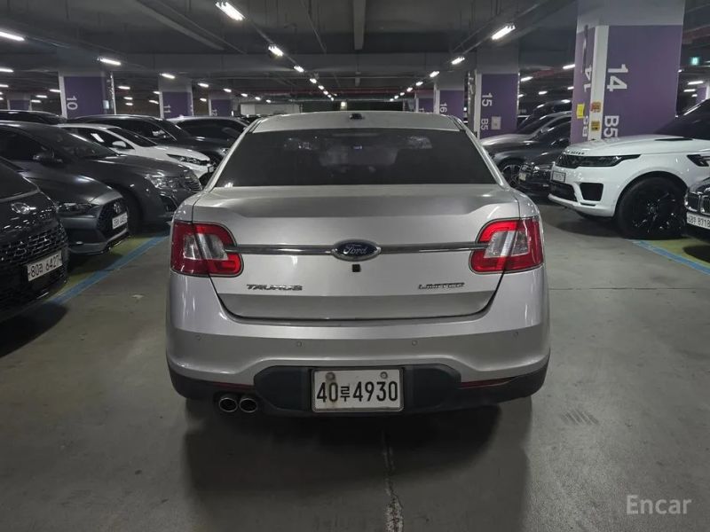 Ford Taurus