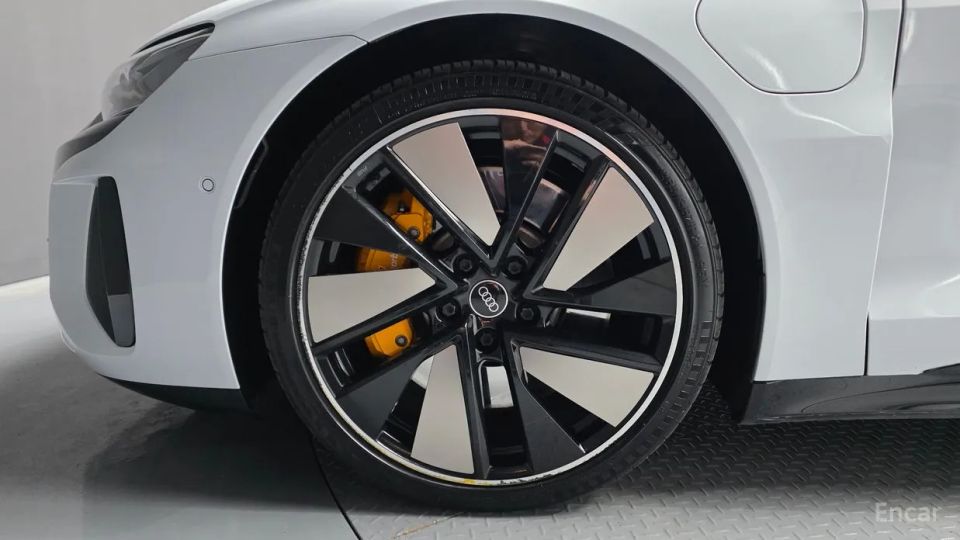 Audi E-tron GT
