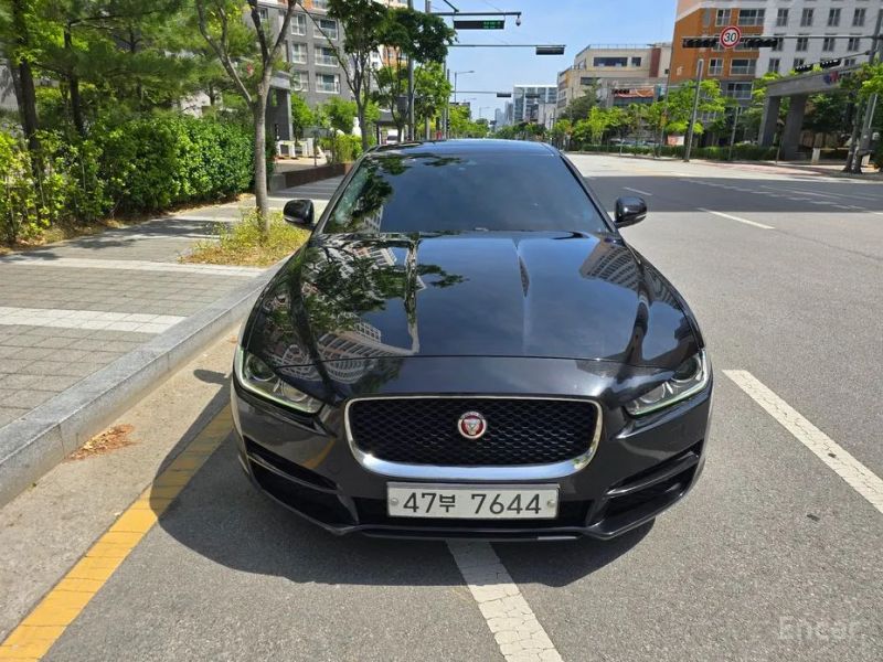 Jaguar XE