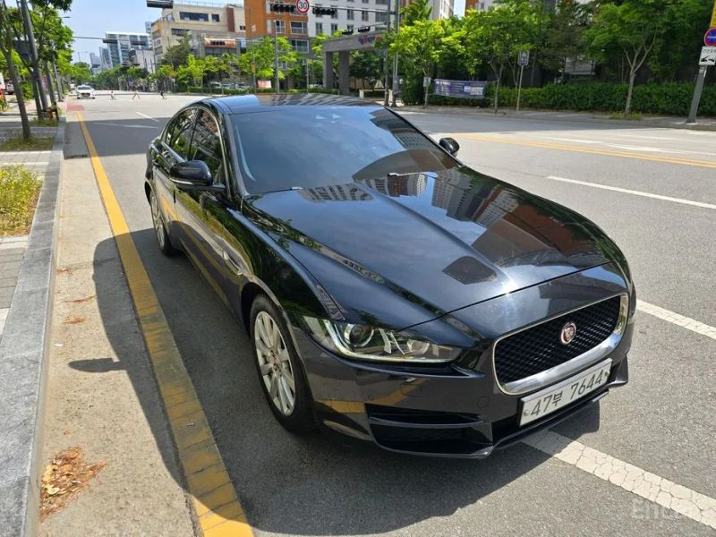 Jaguar XE