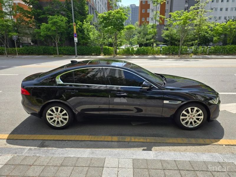 Jaguar XE
