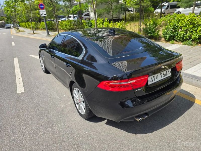 Jaguar XE