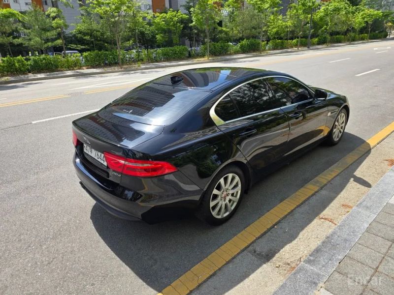 Jaguar XE