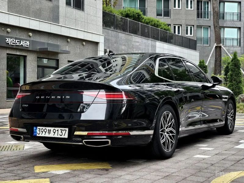 Genesis G90