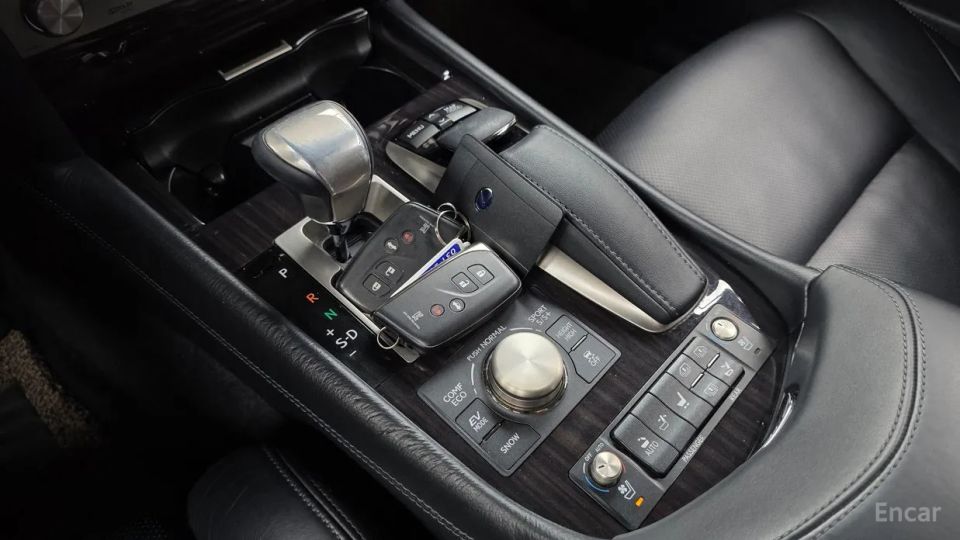 Lexus LS
