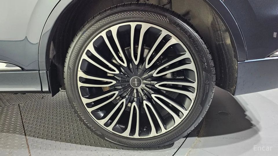 Lincoln Aviator