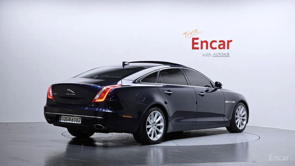 Jaguar XJ
