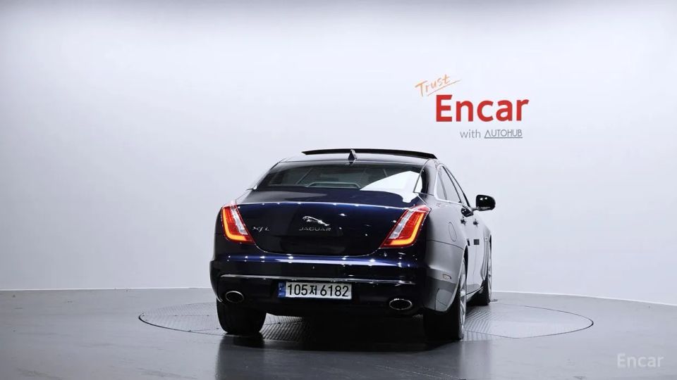 Jaguar XJ