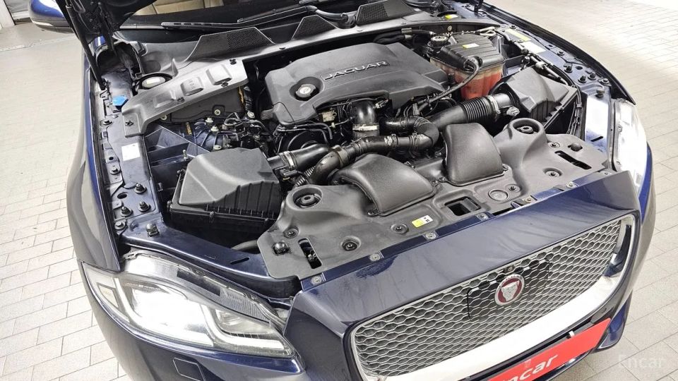 Jaguar XJ