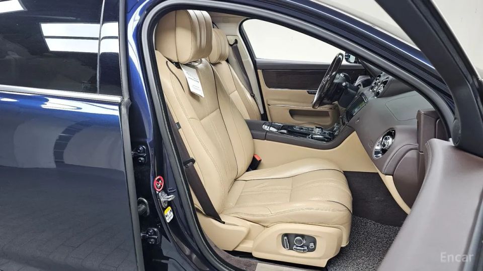 Jaguar XJ